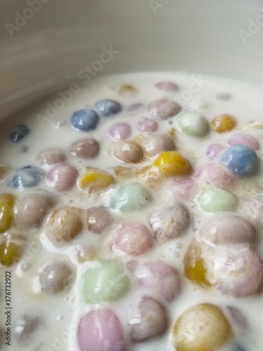 close up of a bowl of chicken