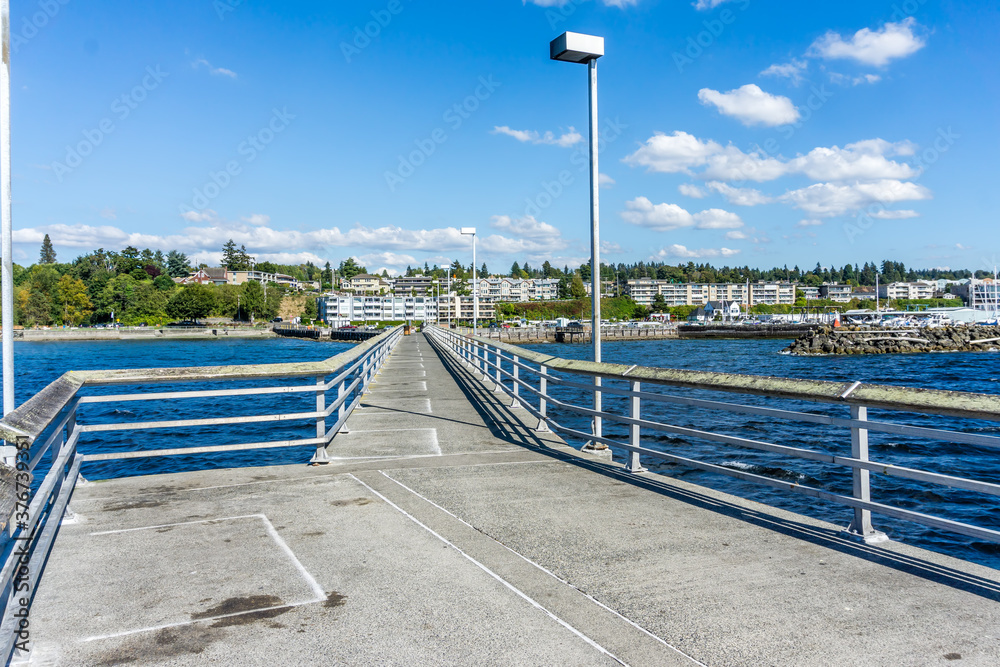 Obraz premium Shore From Pier