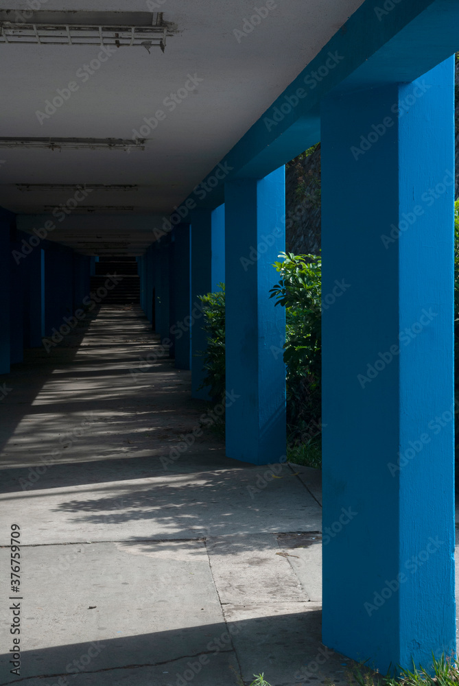 Concrete and steel structure architectural and engineering study at the University of San Carlos de Guatemala.
