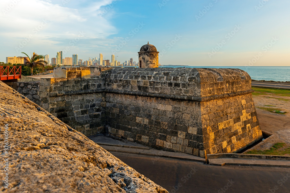Φωτογραφία The San Felipe fortress and the modern city of Cartagena in the background by Caribbean Sea at sunset, Colombia