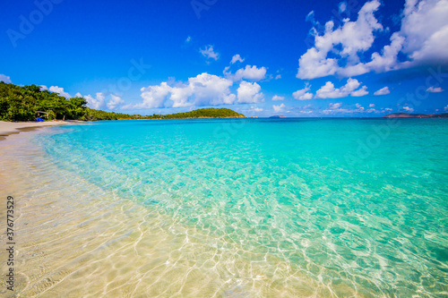 Fototapeta Naklejka Na Ścianę i Meble -  Beautiful turquorise water of the Caribbean