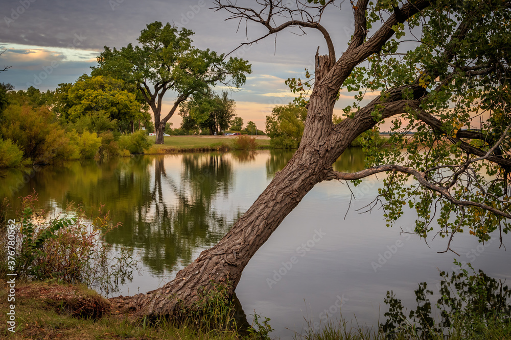 Oklahoma City's Lake hefner at the days end in early autumn