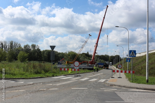 Obraz na płótnie failure of wastewater treatment plants , beginning of the structure of substitute pipelines on the pontoon bridge on the Vistula w salonie