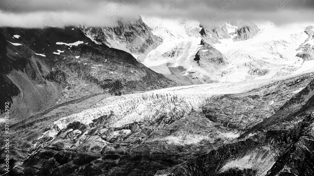 Glacier d'Argentière, massif du Mont-Blanc, Chamonix (noir et blanc)