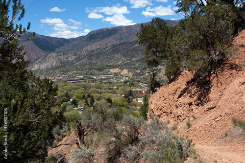 Canvas-taulu View of Glenwood Springs, Colorado from the trail to the Pioneer Cemetery where