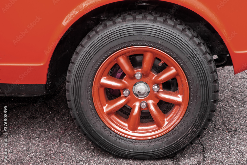 車のタイヤ　ホイール　old  Wheel of the car