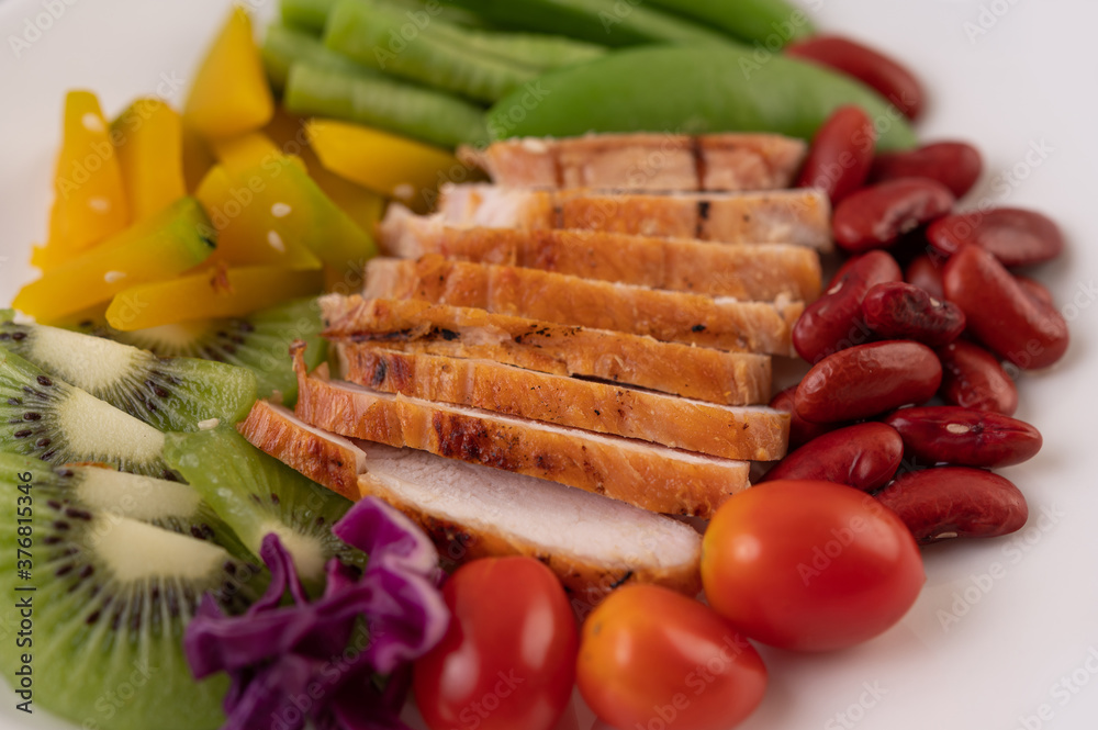Sliced chicken steak with peas, tomatoes, kiwi and pumpkin. Sliced chicken steak with peas, tomatoes, kiwi and pumpkin.