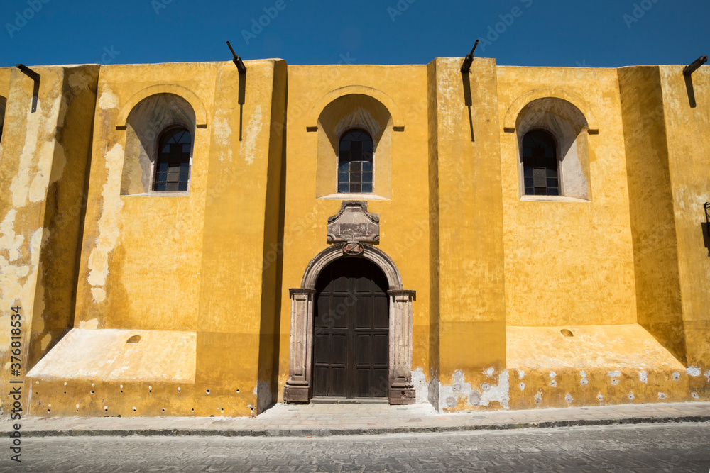 Naklejka premium Diferentes escenarios callejeros de San Miguel de Allende, en el centro de México. Esta ciudad es considerada una de las más bellas del país por su arquitectura estilo colonial y muy colorida