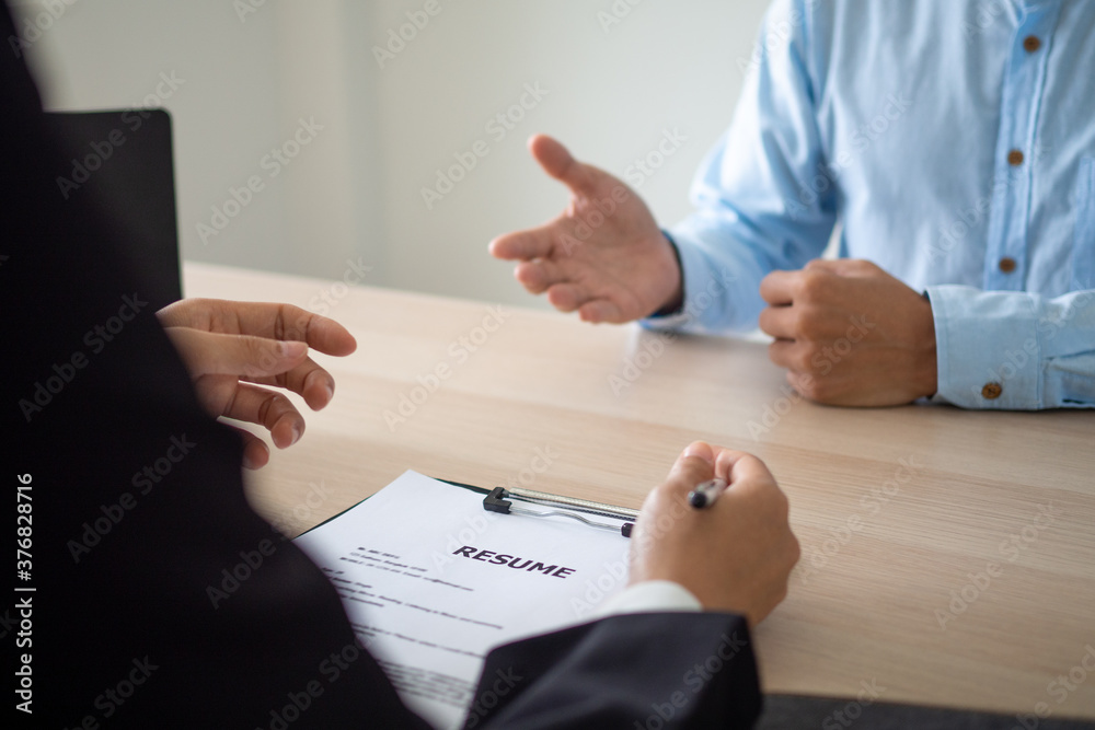 Obraz premium Businessmen are inquiring about job applicants' CVs and interviews about past work experiences. Boss is recruiting employees for the company. Concept of Resume