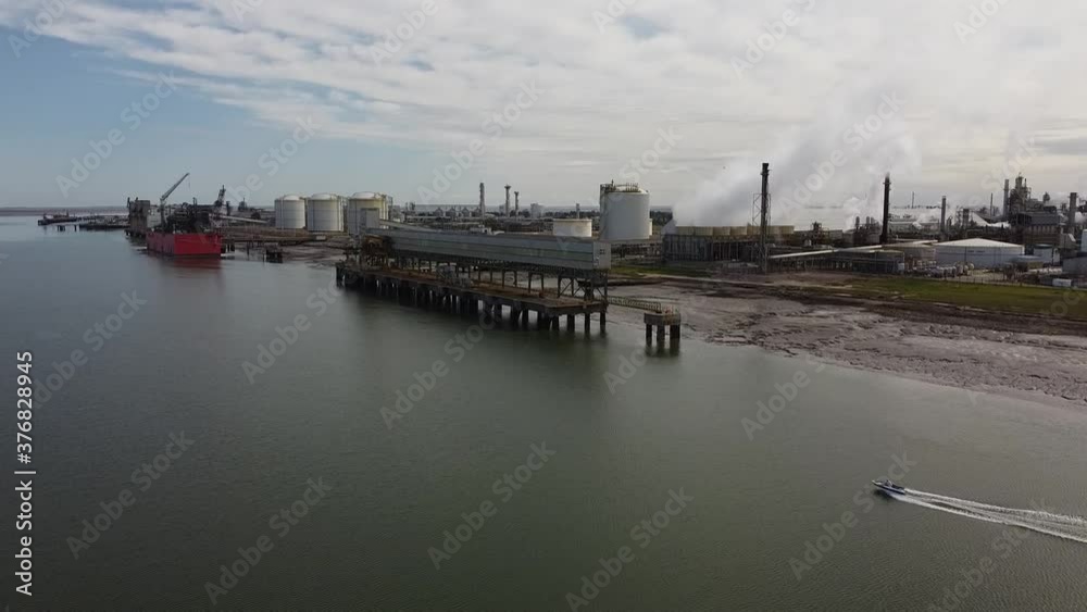 Zona industrial del puerto de Bahía Blanca, Argentina Zona industrial del puerto de Bahía Blanca, Argentina