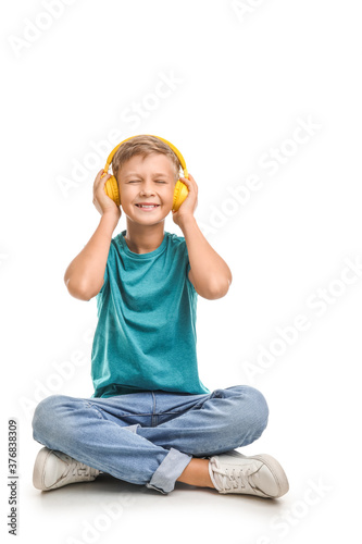Little boy listening to mus...
