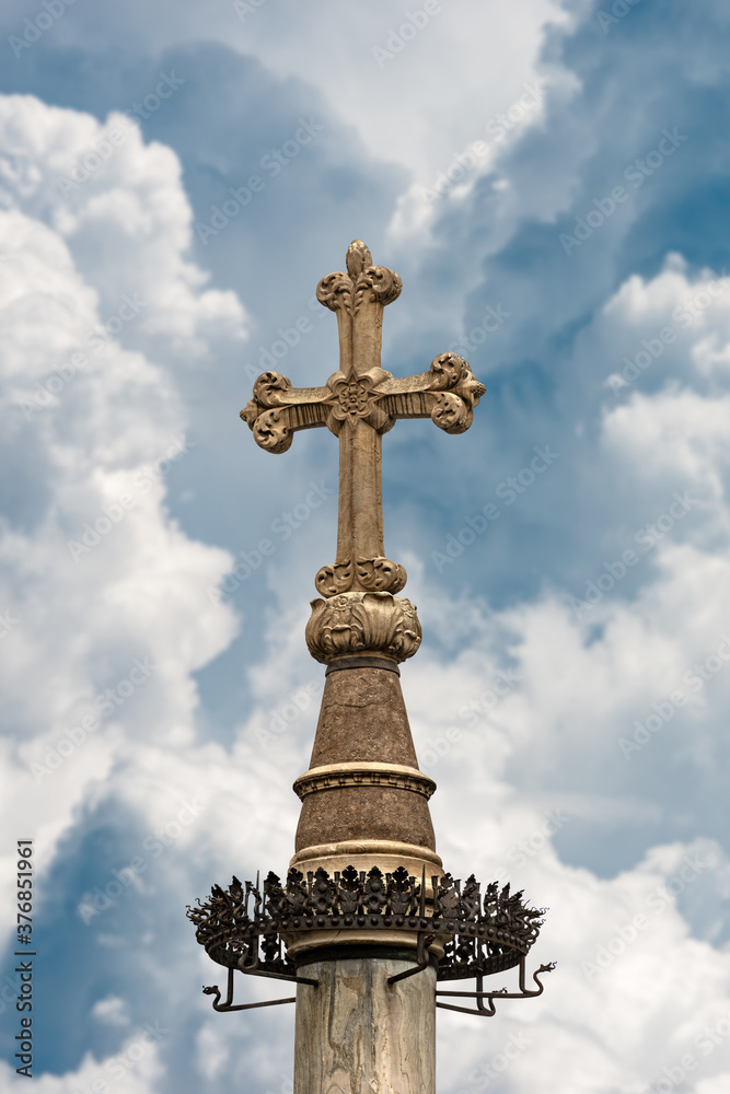 Florence, medieval column of San Zanobi (Religious Saint and Bishop of the city) with a marble Christian cross, San Giovanni square, Tuscany, Italy, Europe
