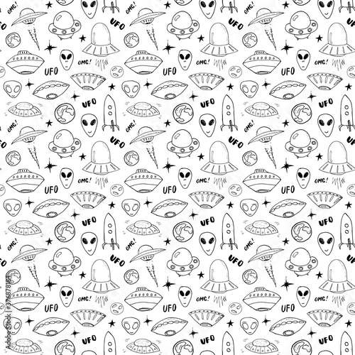 Ufo and aliens Seamless pattern. Cute Doodles space ships sketch. Hand drawn Cartoon Vector illustration