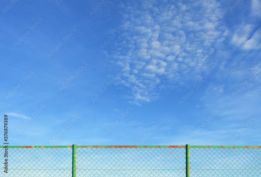 Fototapeta premium フェンス 空 雲 素材