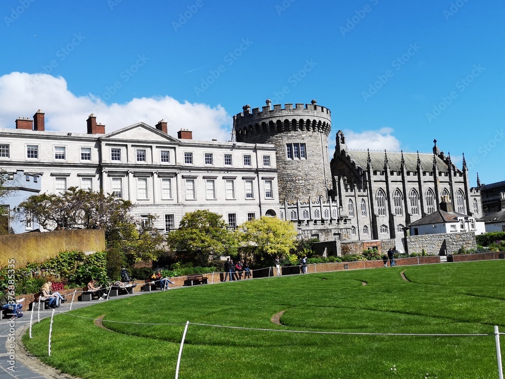 DUBLIN - IRLANDA / 2019-05-04 / Castelo de Dublin e entorno, com parque e praças e natureza