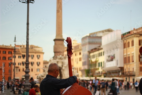 Fototapeta Naklejka Na Ścianę i Meble -  Música en Roma