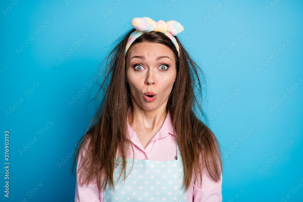 Close-up portrait of her she nice attractive amazed puzzled confused brown-haired girl maid house keeper mess pout lips reaction after party isolated bright vivid shine vibrant blue color background Close-up portrait of her she nice attractive amazed puzzled confused brown-haired girl maid house keeper mess pout lips reaction after party isolated bright vivid shine vibrant blue color background