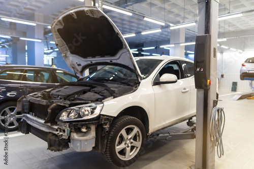 Slika na platnu Car garage, service and accident vehicle detail.