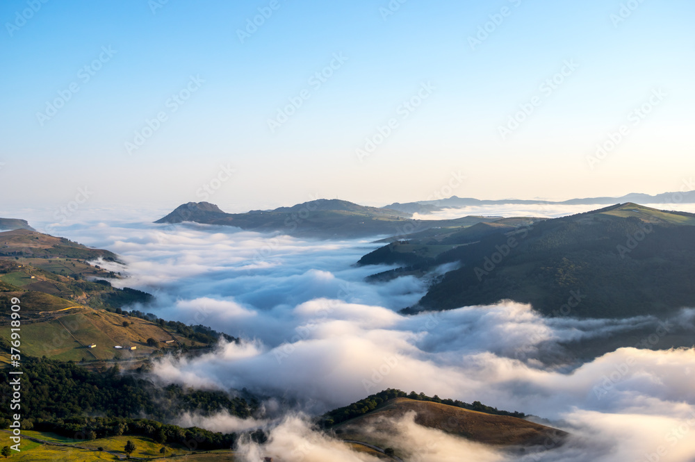 Sea of clouds in the valley of Asón.