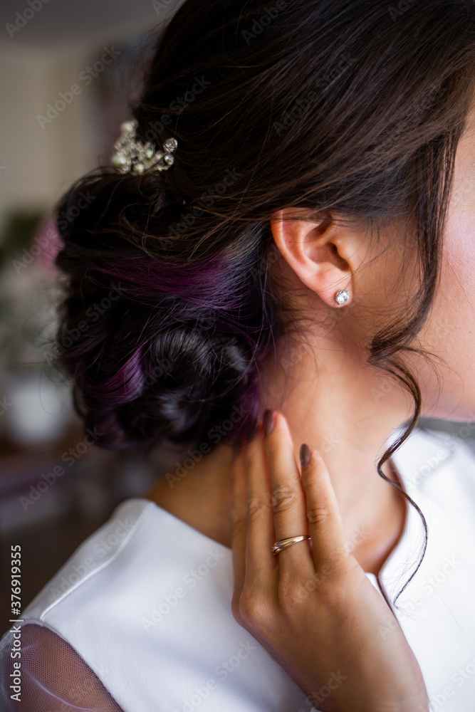 Naklejka premium the bride's hairstyle