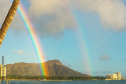 ハワイ、ダイアモンドヘッドに架かる虹