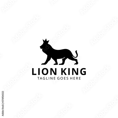 Illustration creative animal lion king logo design vector emblem template