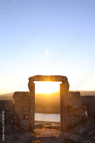 Quadro em tela La puerta del atardecer