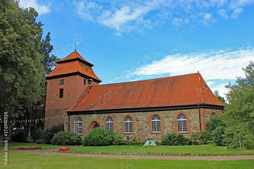 Neetze: Spätgotische St.-Willibrord-Kirche (13.Jh., Niedersachsen