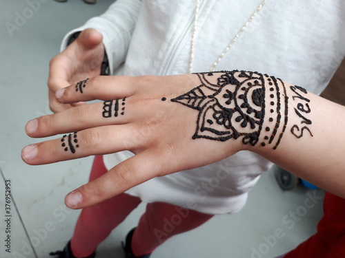henna on hands, hennè