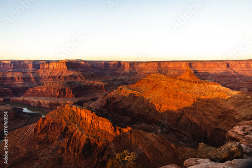 bright sunrise in the american canyons in summer with a view © Veronique