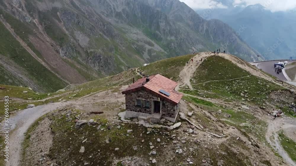 Alte Berghütte in den Alpen Alte Berghütte in den Alpen