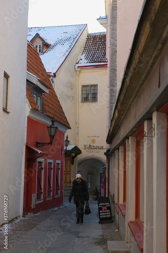 A medieval lane (Saiakang) leading to the town square, Old Town, Tallinn, Estonia © Will Perrett