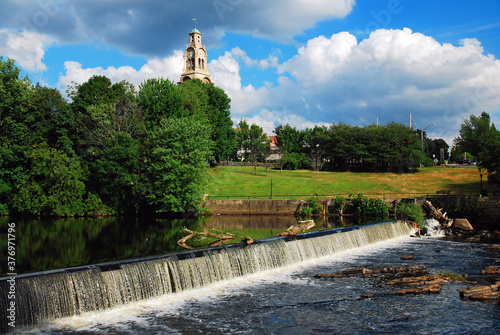 A small dam on the Blackstone River in Pawtucket, Rhode Island powered the first textile mills in the USA