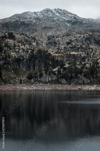 Image of a lake in the high mountains of the Catalan Pyrenees