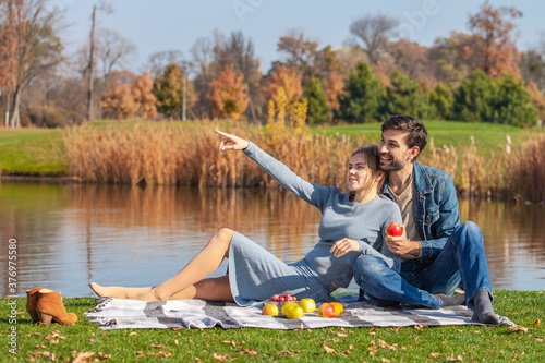 The couple had an outdoor picnic in the park