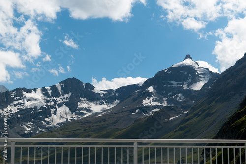 Montagne- autour de lac de dix- Barrage de la Grande-Dixence, en suisse