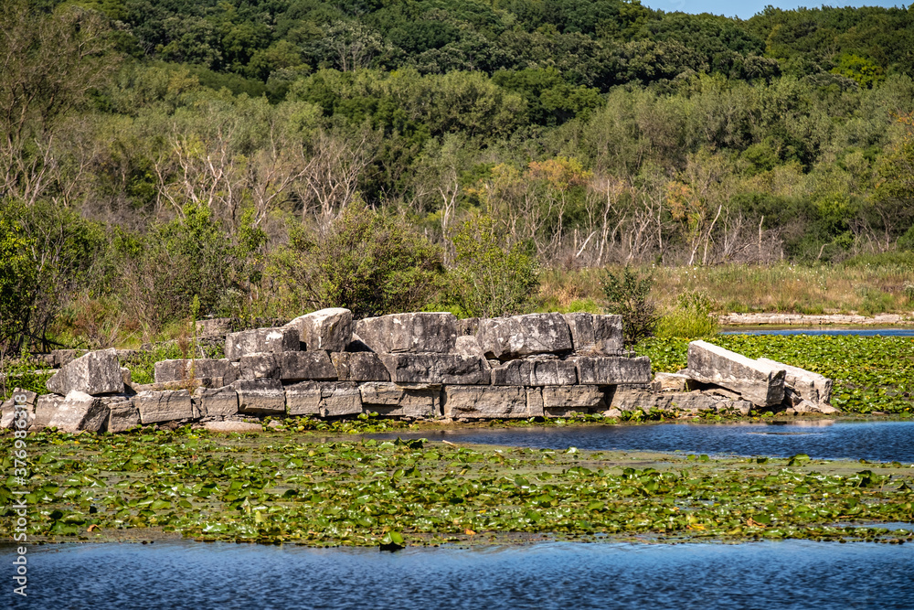 Foto de Flooded abandoned limestone quarry island with exposed stacked