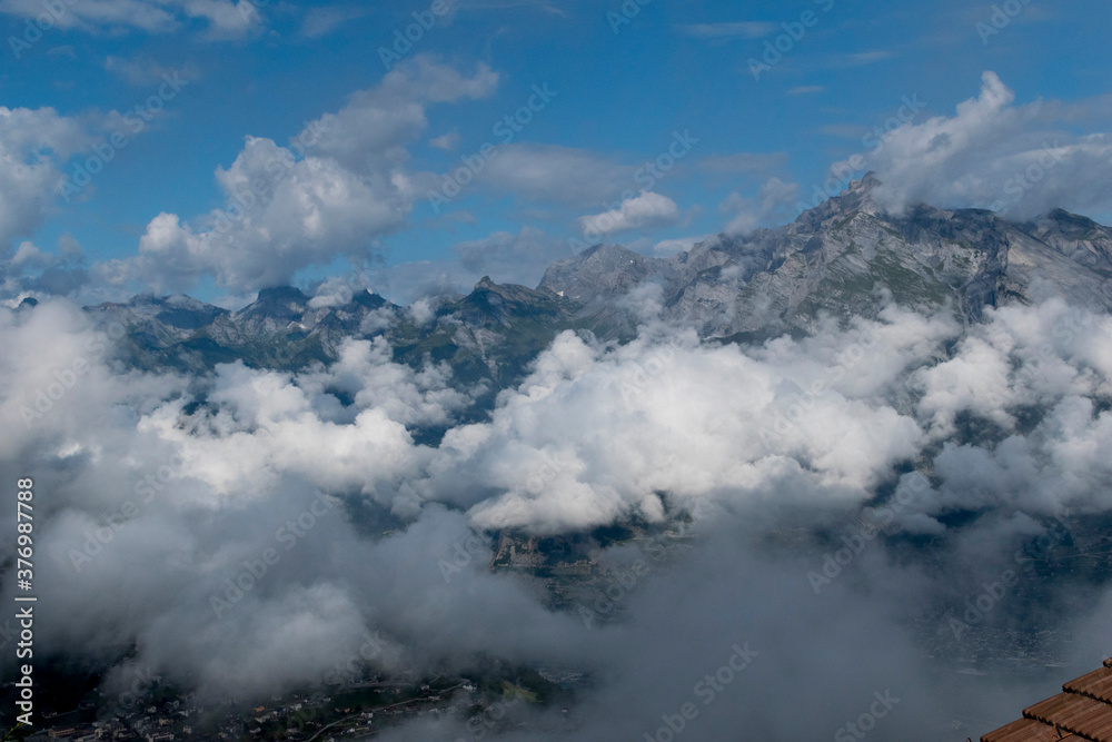 Nuage - ciel brouillard , montagne de Veysonnaz Suisse