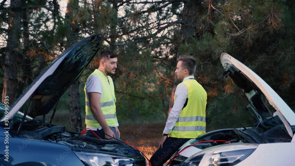 Use new car battery to start the engine of the vehicle using cables,Trying to jump start a car's