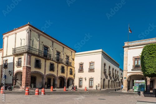 Calles céntricas de Querétaro, Mexico Querétaro es considerada la ciudad industrial del centro del país. Su arquitectura es colonial.