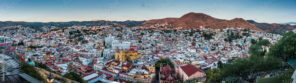 Paniramica de las coloridas de las calles de Guanajuato, Mexico