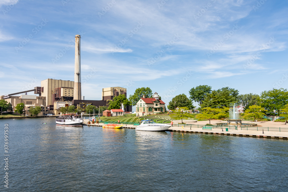 Obraz premium Michigan City harbor on a beautiful late summer morning. Michigan City, Indiana.