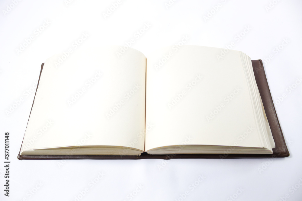 Livro aberto com folhas sem nada escrito Livro aberto com folhas sem nada escrito