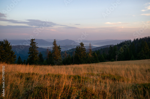 Beskid wyspowy, widok z czoła Turbacza