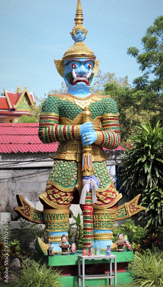 giant statue at temple