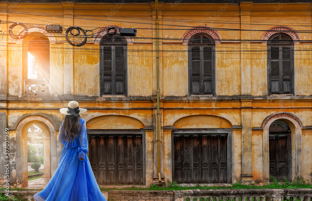 Φωτογραφία Thai female tourists gaze at ancient architecture French style village in Tharae Sakon Nakhon Landmark ancient of French in Thailand