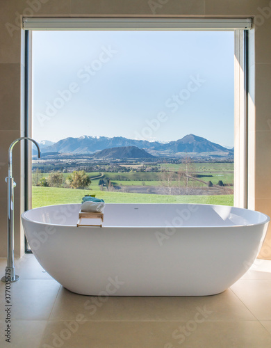 Amazing bath with a view in New Zealand