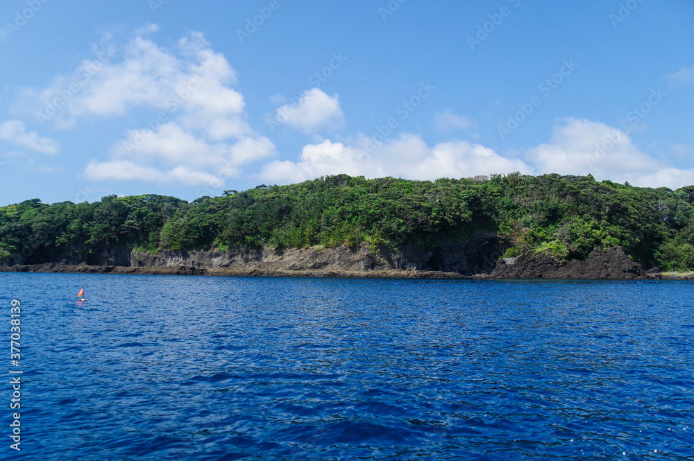 観光用モーターボートから見る佐渡島