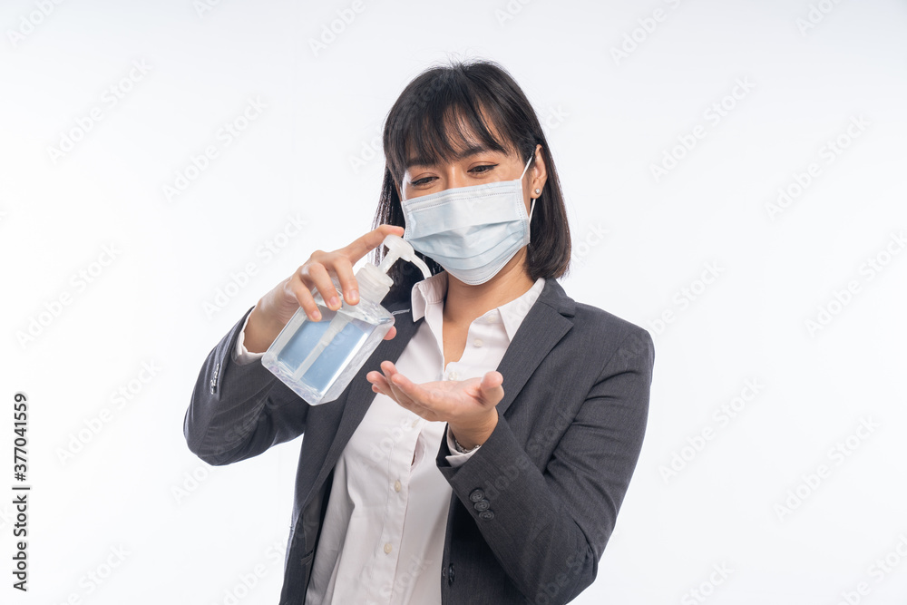 Office woman wearing a mask Are using hand sanitizer To prevent the coronavirus Office woman wearing a mask Are using hand sanitizer To prevent the coronavirus