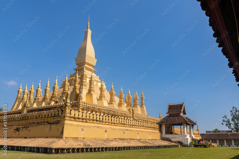 Fototapeta premium Landmark of Laos in vientiane Wat Pha That Luang, Vientiane, Laos.